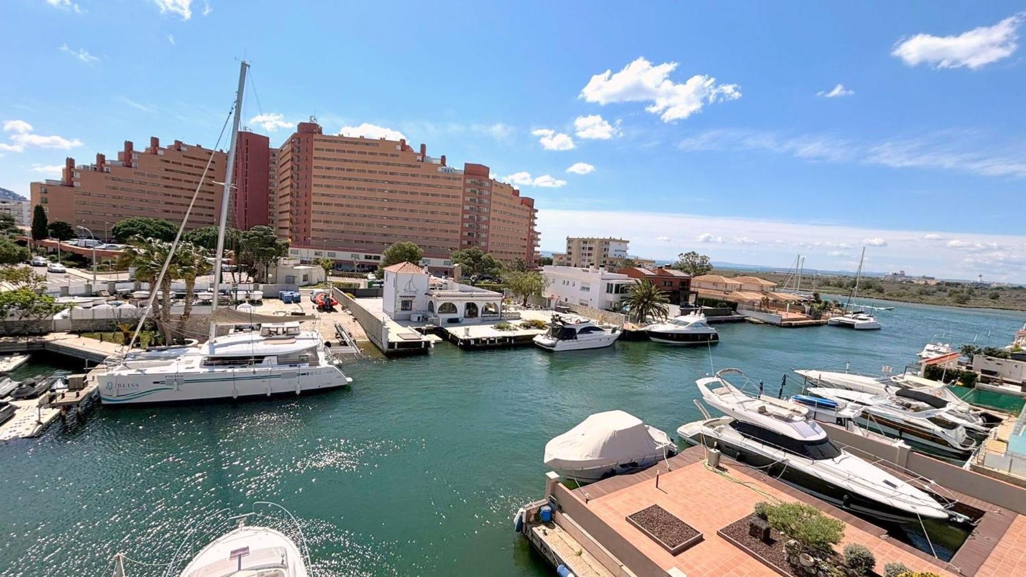 Cap Llarg Apartment Roses Ngoại thất bức ảnh